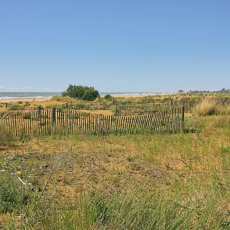 Apartment Just 200m From The - Beahost