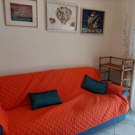 Apartment Just 200m From The - Beahost